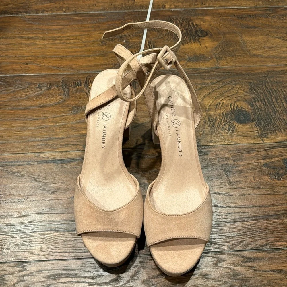 NEW! Chinese Laundry Dark Nude Theresa Platform Sandal - Size 8.5 🚜
